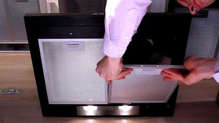 Hvordan bytte filteret i en kjøkkenhette uten å lufte ut i ventilasjonen?