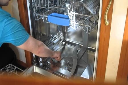 Oppvaskmaskinen tar ikke bort vaskemidler